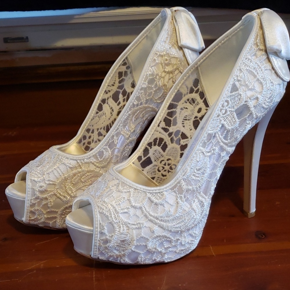 Shoes - Picture 4 of 4